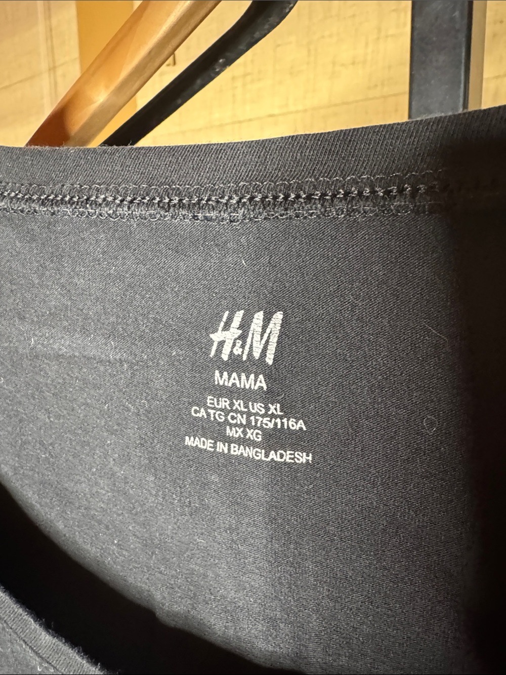 H&M MAMA Maternity Black Ruched Side Tee Shirt XL Soft Stretch - Picture 3 of 7